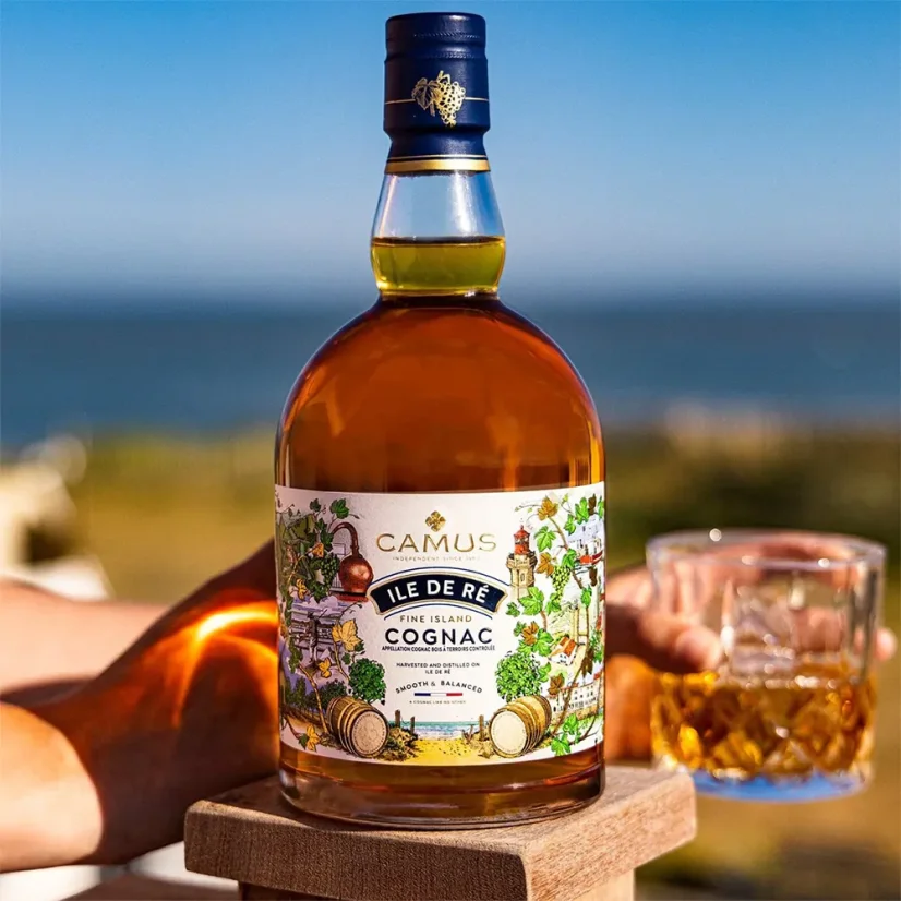 Camus Ile de Ré Fine Island 40% 0,7l (karton) 2024