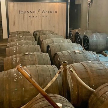 Johnnie Walker – od skotského obchodu k nejznámější whisky světa