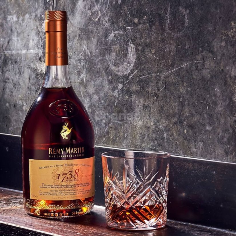 Rémy Martin 1738 Accord Royal 40% 0,7l  + forma na led (karton)