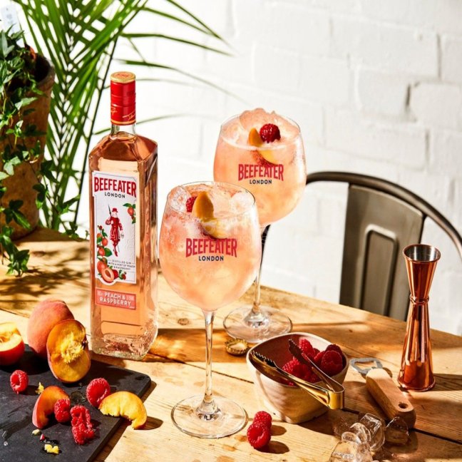 Beefeater Peach & Raspberry 37,5% 0,7 l (holá láhev)